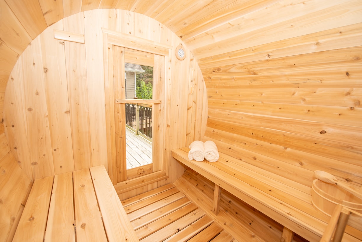 Dundalk LeisureCraft Harmony 4-Person Barrel Sauna | Canadian Timber Collection (CTC22W)