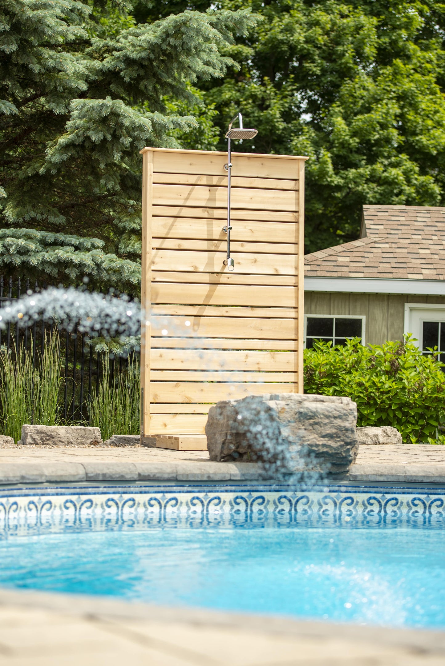 Dundalk LeisureCraft Savannah Standing Outdoor Shower | Canadian Timber Collection