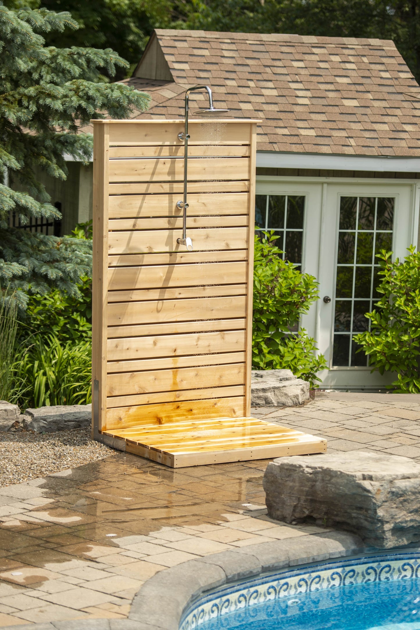 Dundalk LeisureCraft Savannah Standing Outdoor Shower | Canadian Timber Collection