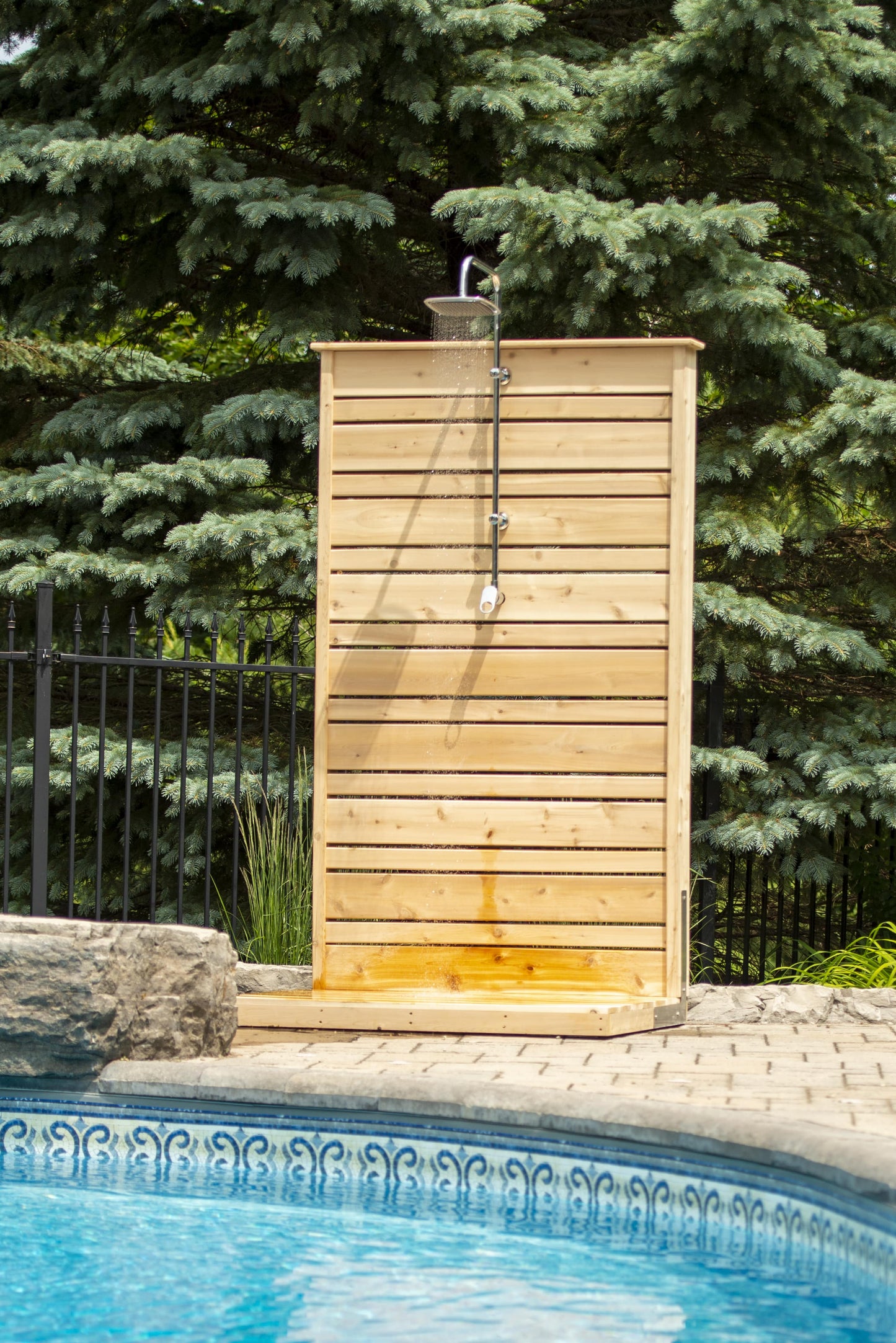 Dundalk LeisureCraft Savannah Standing Outdoor Shower | Canadian Timber Collection