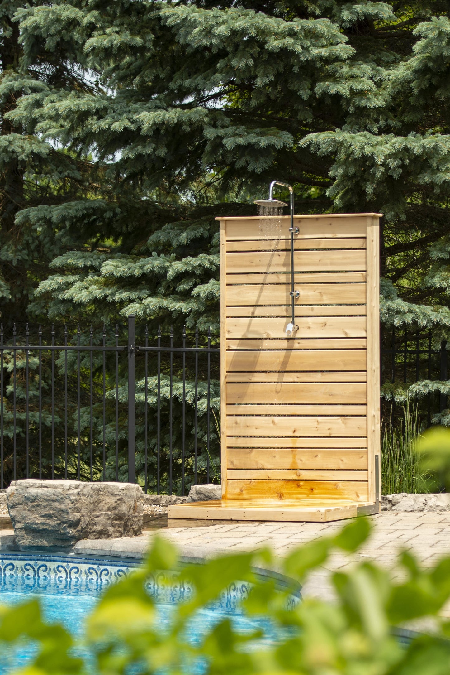 Dundalk LeisureCraft Savannah Standing Outdoor Shower | Canadian Timber Collection