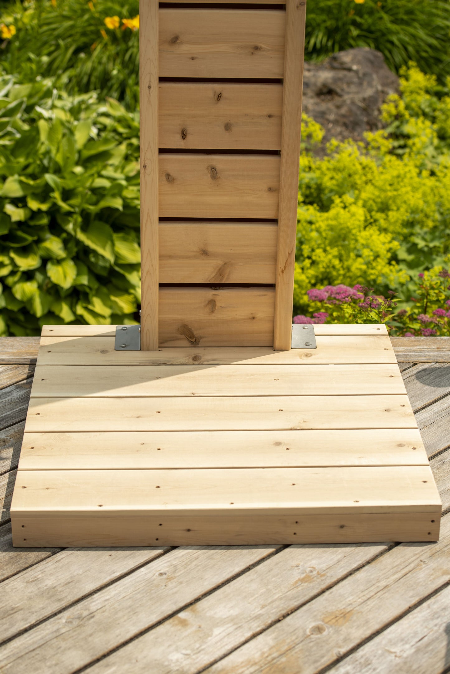 Dundalk LeisureCraft Sierra Pillar Outdoor Shower | Canadian Timber Collection