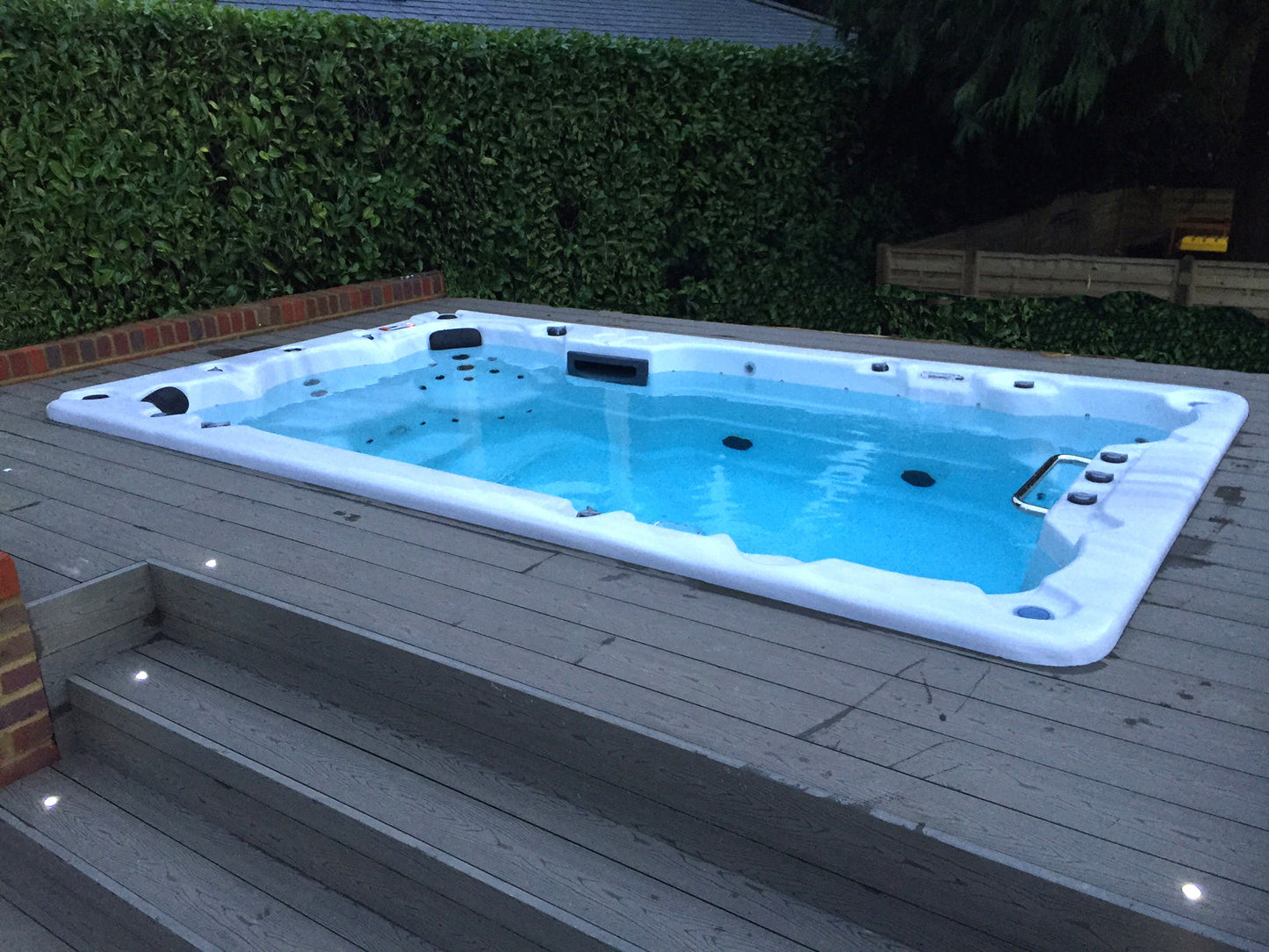 Canadian Spa St. Lawrence 16ft 15-Person 72-Jet Swim Spa (KS-10028)