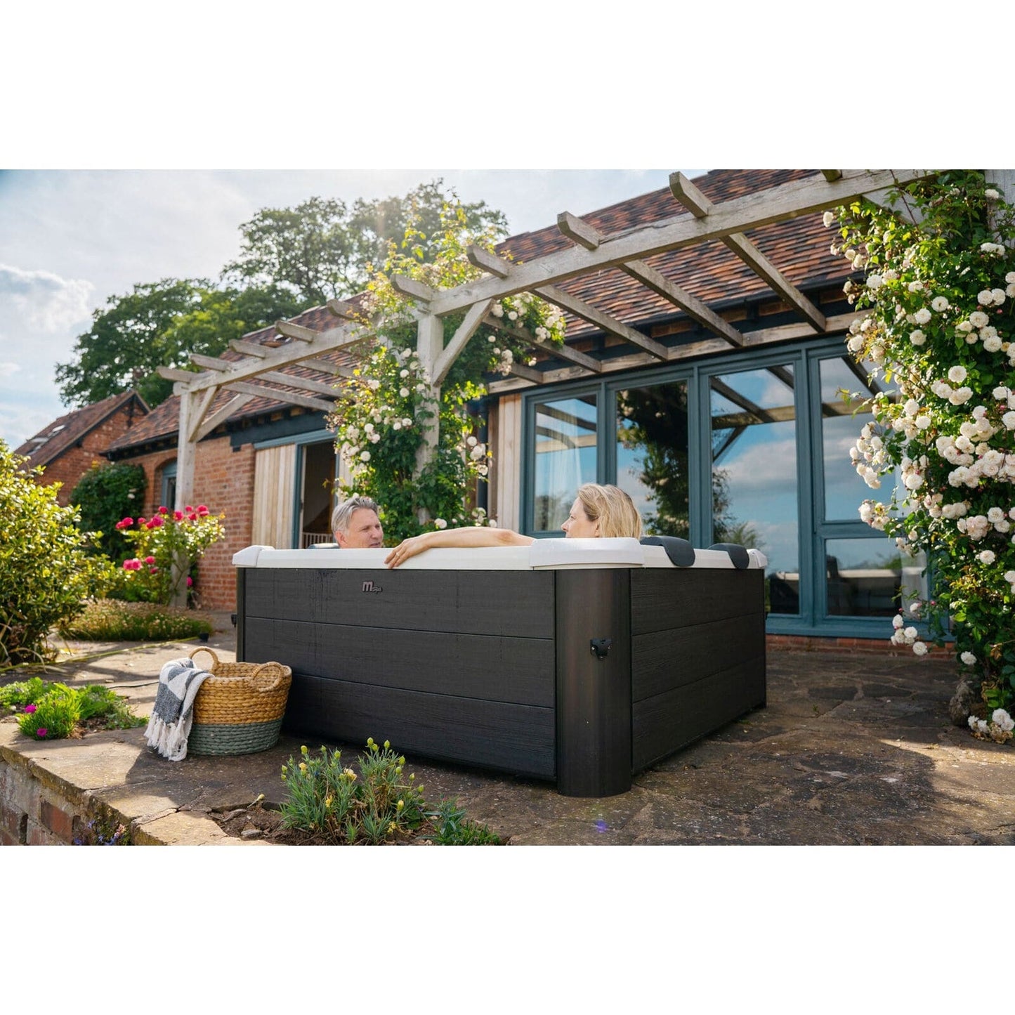 MSpa Oslo Hot Tub - 2200W Heater | 6 Person Frame Spa | F-OS063W