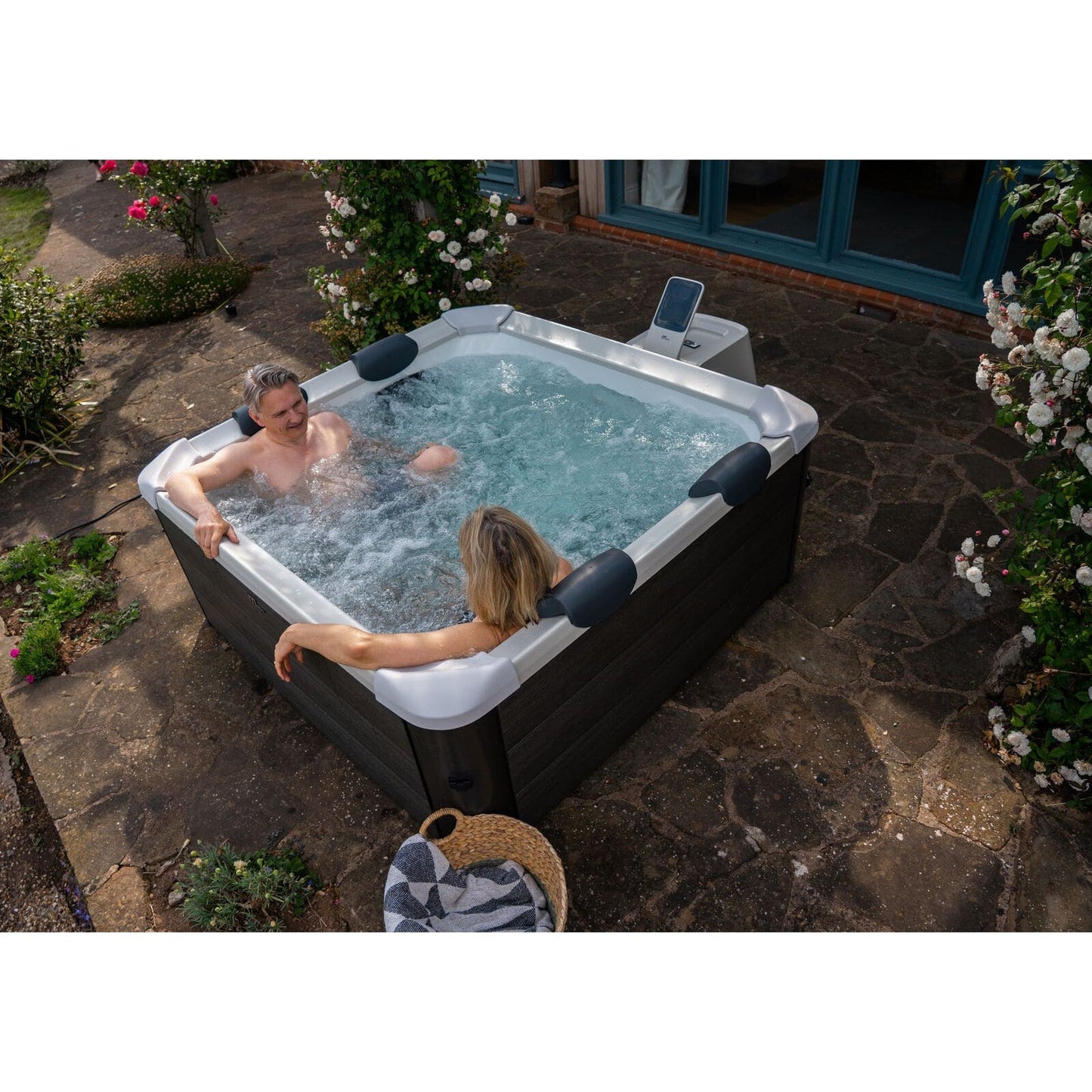 MSpa Oslo Hot Tub - 2200W Heater | 6 Person Frame Spa | F-OS063W