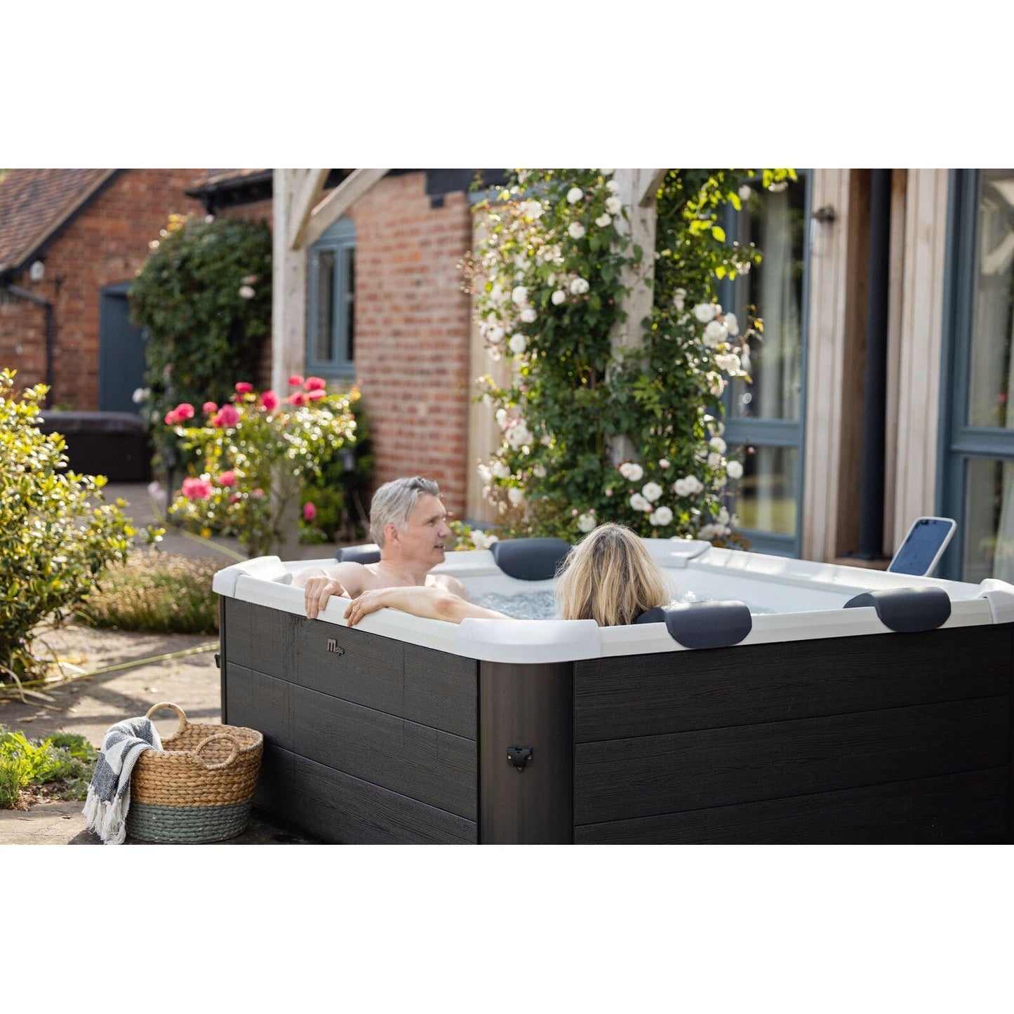 MSpa Oslo Hot Tub - 2200W Heater | 6 Person Frame Spa | F-OS063W