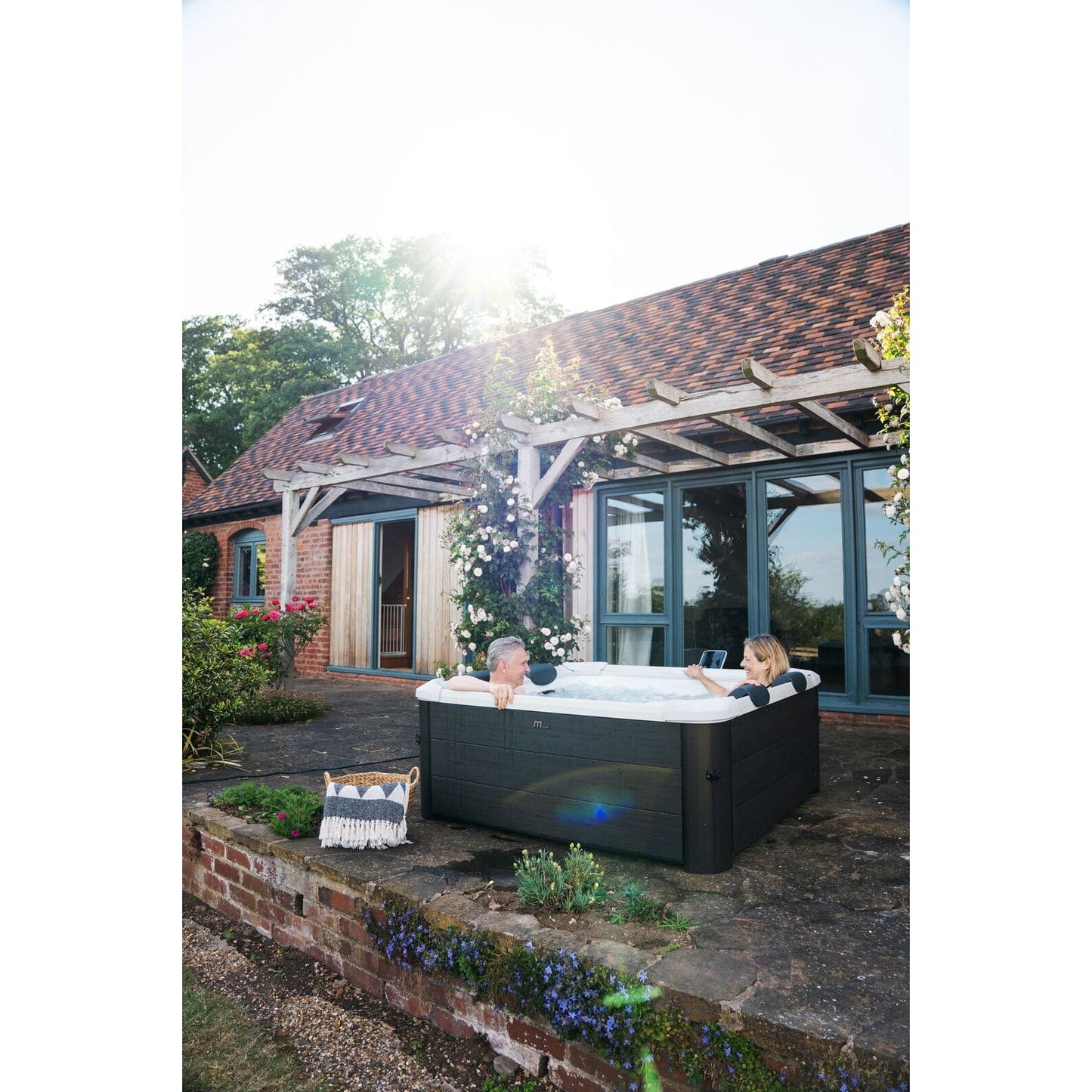 MSpa Oslo Hot Tub - 2200W Heater | 6 Person Frame Spa | F-OS063W