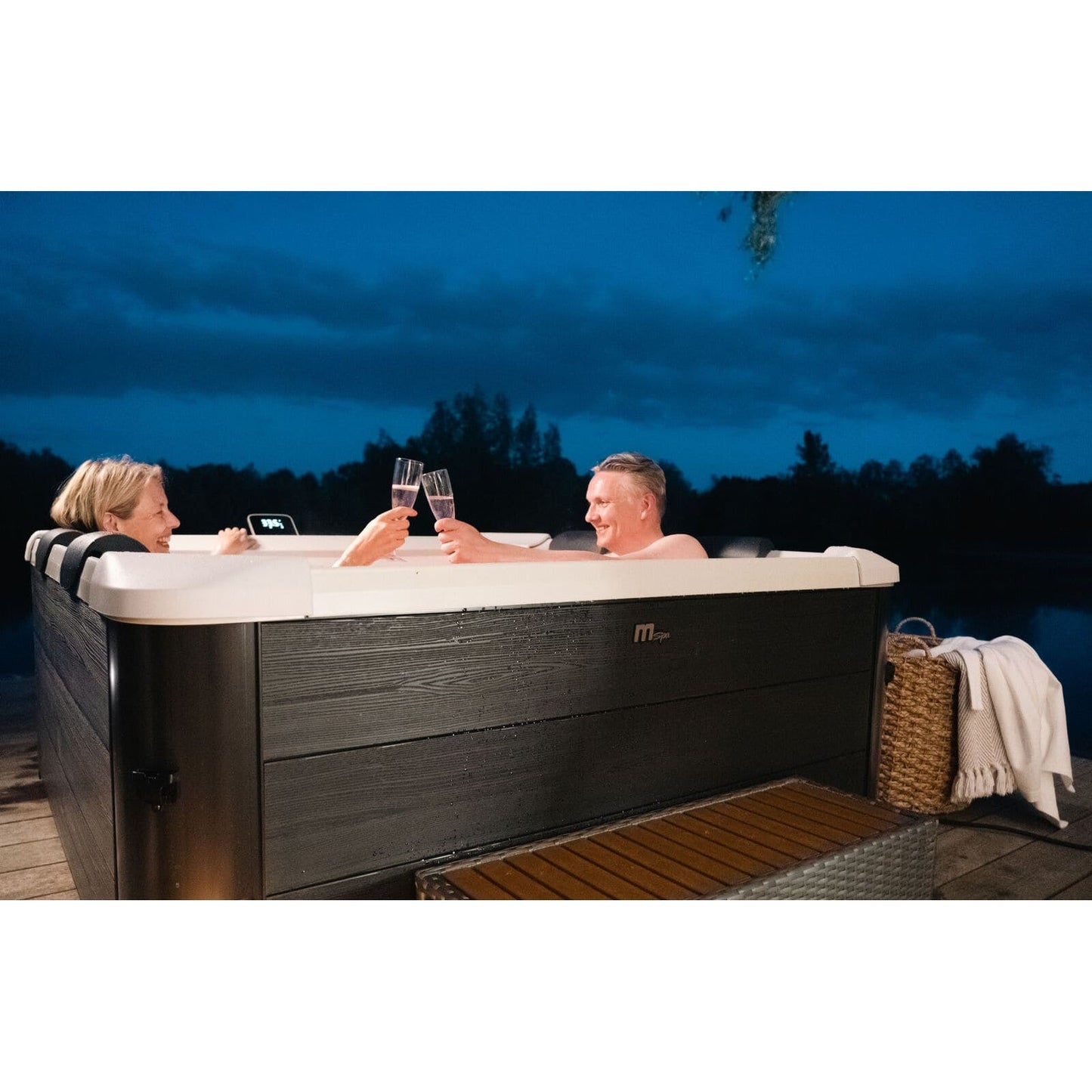 MSpa Oslo Hot Tub - 2200W Heater | 6 Person Frame Spa | F-OS063W