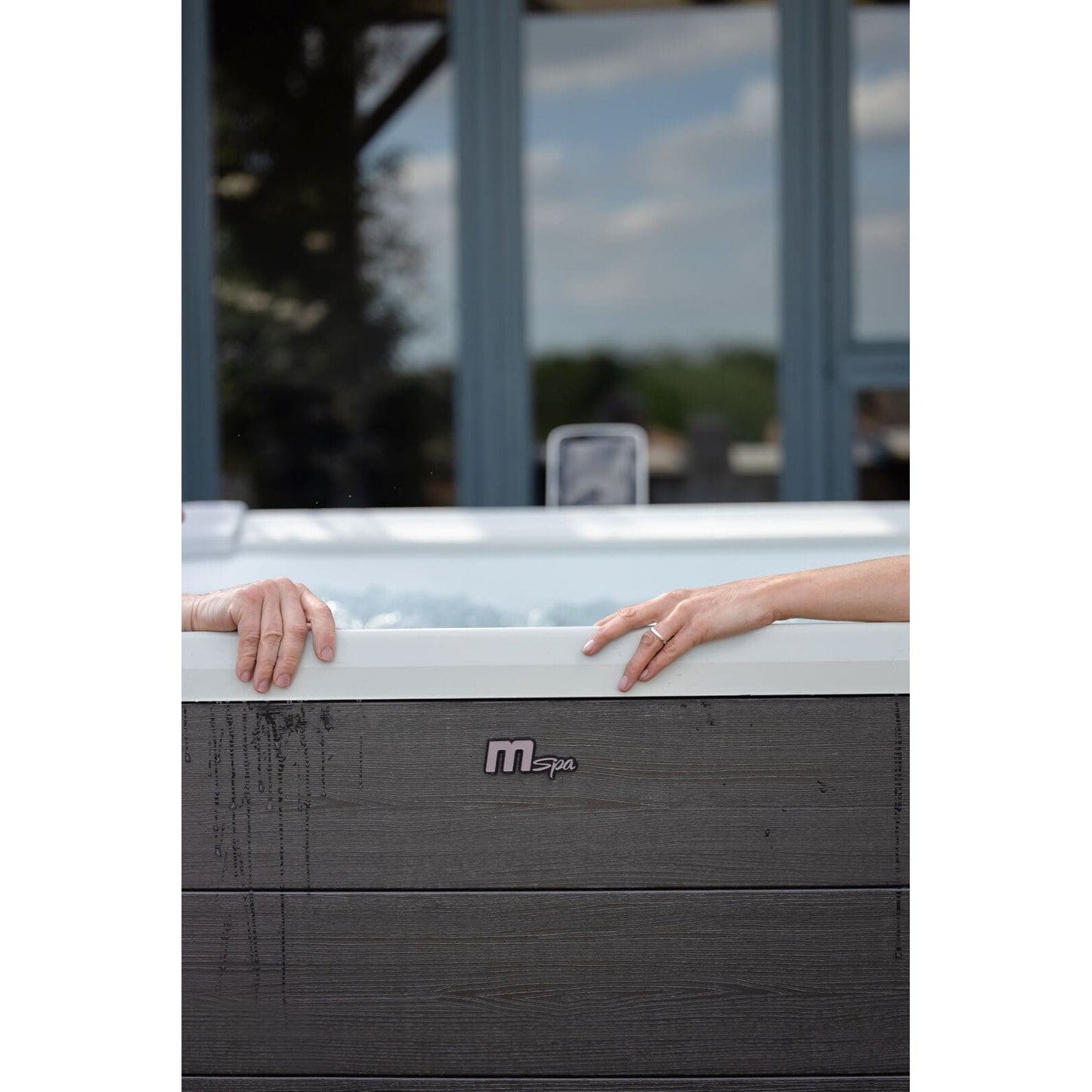 MSpa Oslo Hot Tub - 2200W Heater | 6 Person Frame Spa | F-OS063W