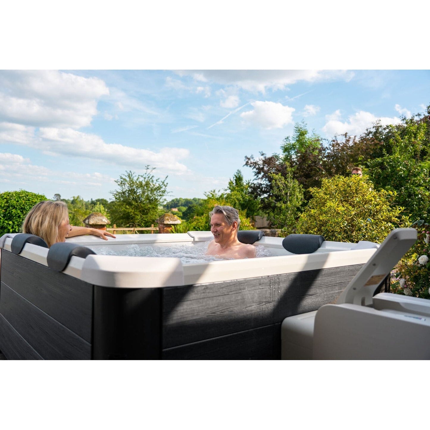 MSpa Oslo Hot Tub - 2200W Heater | 6 Person Frame Spa | F-OS063W