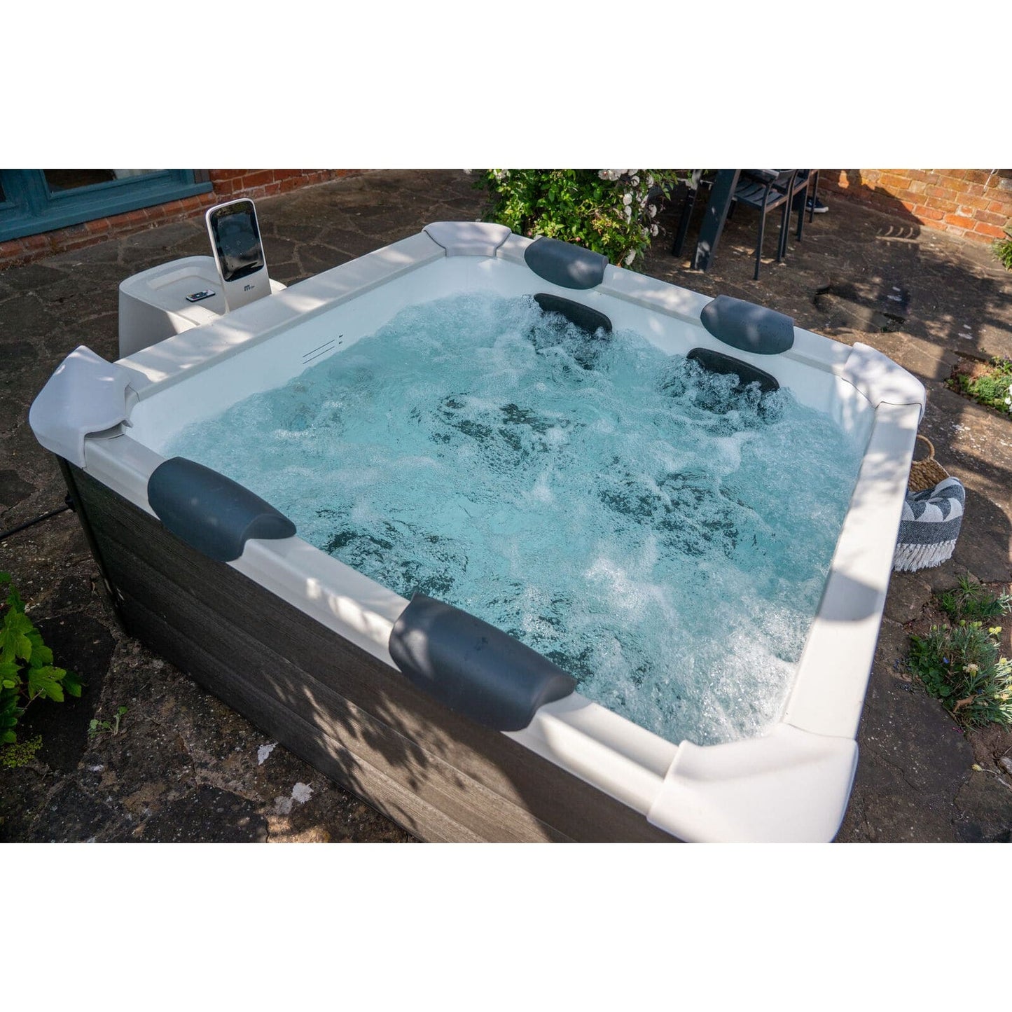 MSpa Oslo Hot Tub - 2200W Heater | 6 Person Frame Spa | F-OS063W