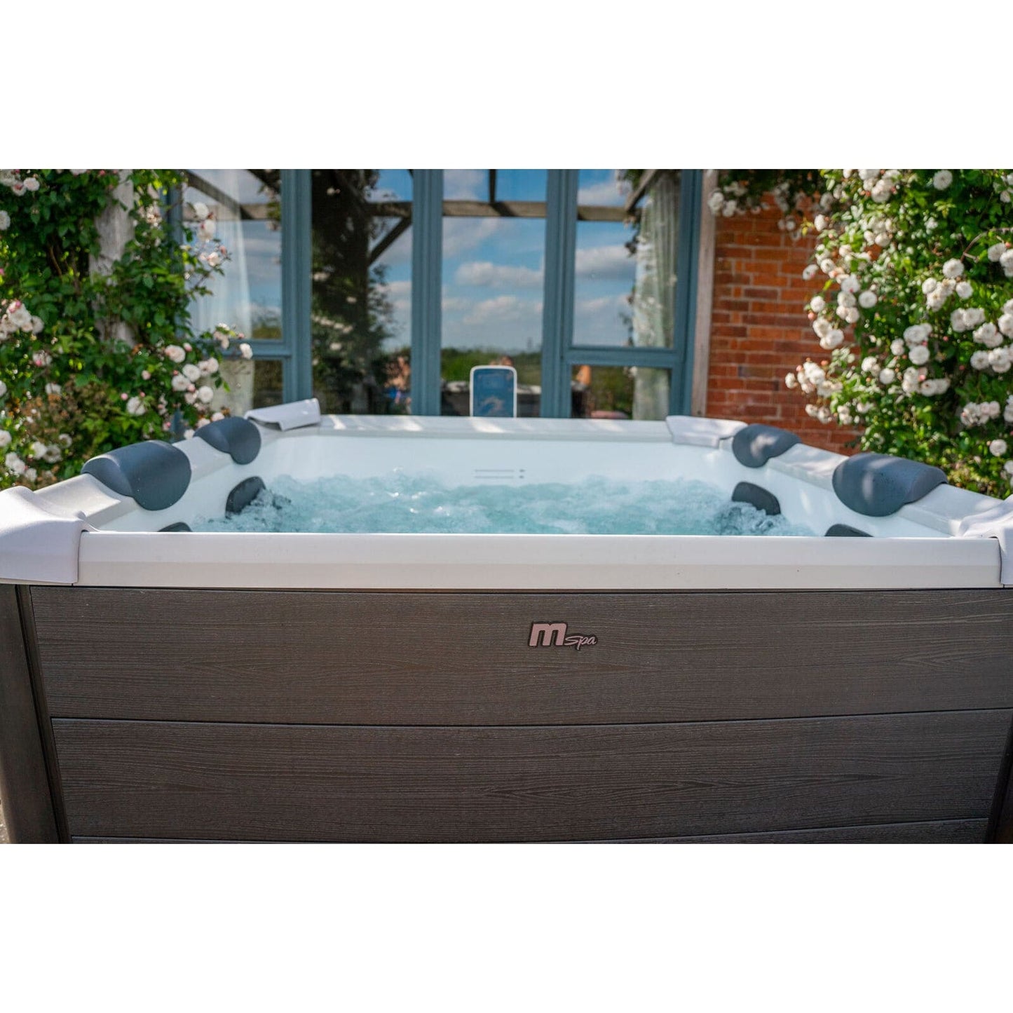 MSpa Oslo Hot Tub - 2200W Heater | 6 Person Frame Spa | F-OS063W