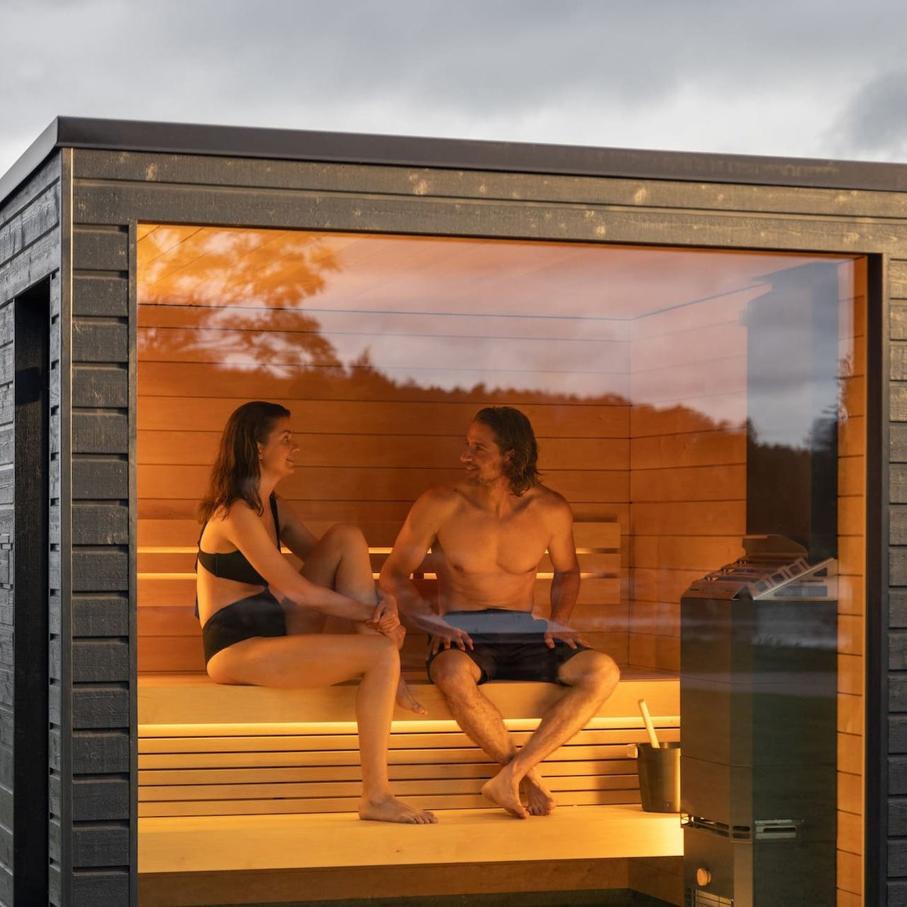 SaunaLife Garden Series G6 | 5 Person Pre-Assembled Outdoor Sauna