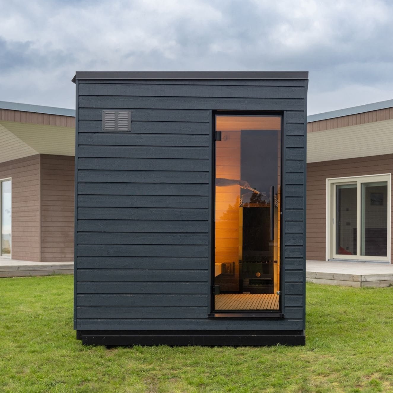 SaunaLife Garden Series G6 | 5 Person Pre-Assembled Outdoor Sauna