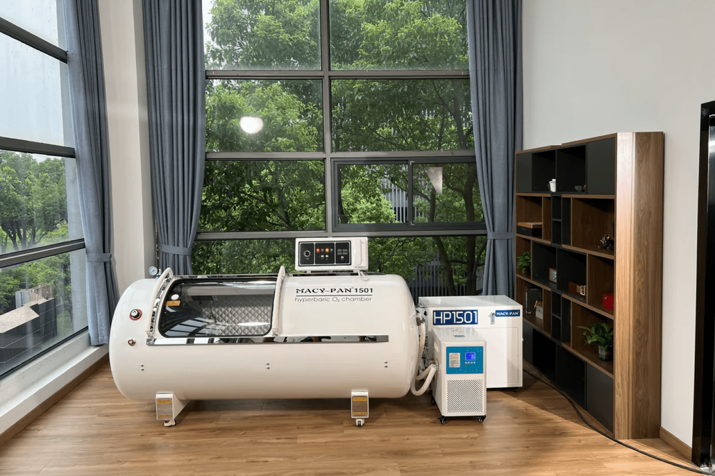 Macy-Pan HP1501 Hard Shell Hyperbaric Oxygen Chamber – 1.5 to 1.8 ATA Therapy System